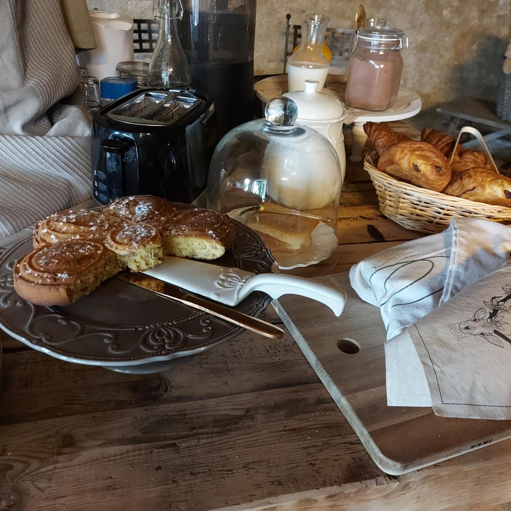 Les Trois L Bed & Breakfast Gindou Eksteriør bilde
